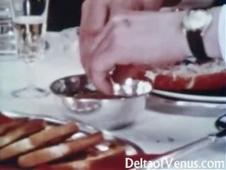 Tappning kön video- 1960s - hårig marriageable brunett - bord för tre